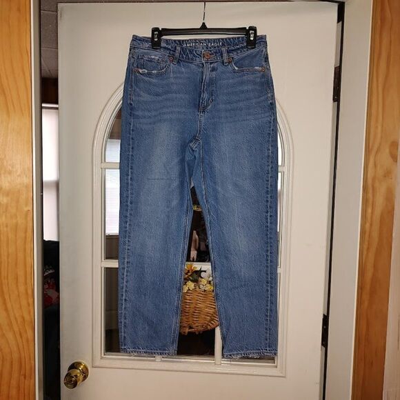American Eagle Mom Jeans Size Women's 6 Short - Picture 1 of 3